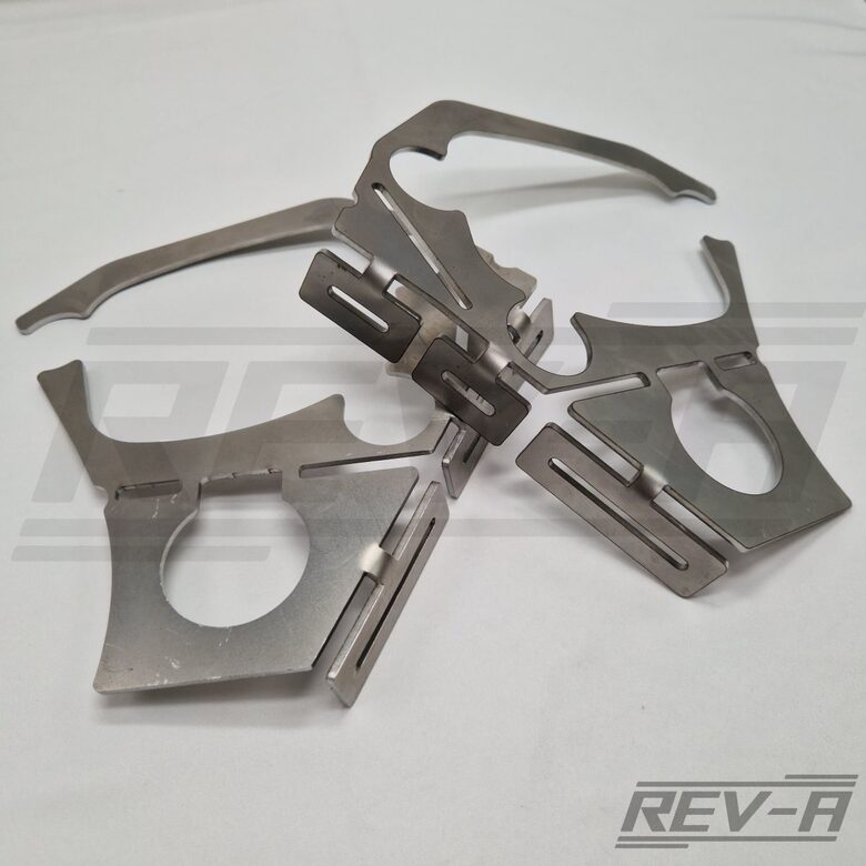 E46 garensviras bukšu stiprinājuma vietu (sliekšņu) pastiprinošās plāksnes