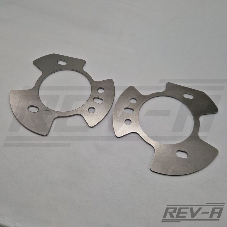 E46 priekšējo glāžu pastiprinošās plāksnes - ar izvirzījumu