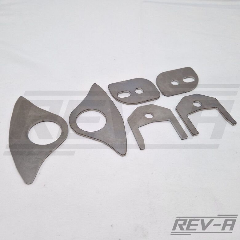 E30 priekšējā pusrāmja pastiprinošās plāksnes