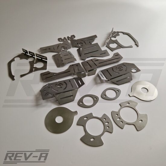 E46 aizmugurējā pusrāmja montāžas vietu + garensviras bukšu stiprinājuma vietu (sliekšņu) + aizmugurējo glāžu + priekšējo glāžu (ar izvirzījumu) + atsperu vietu pastiprinājumi